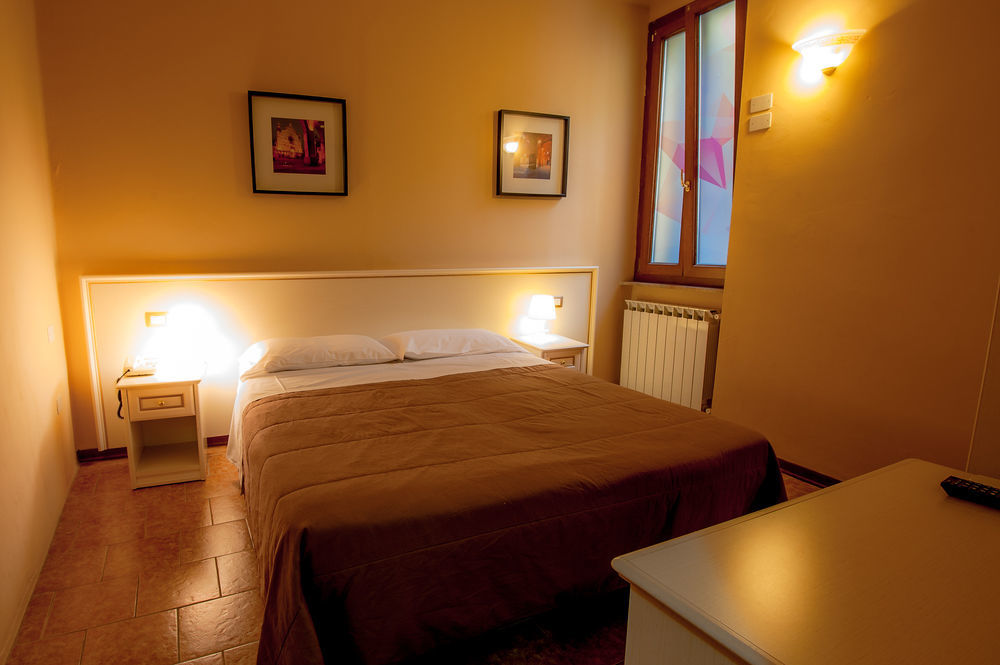 Hotel Astoria Cremona Zewnętrze zdjęcie